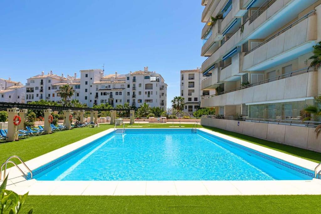 Luminous In Puerto Banus, Appartement *
